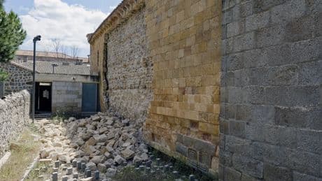 Se derrumba parte de un muro de la iglesia románica de San Andrés del siglo XII en Ávila