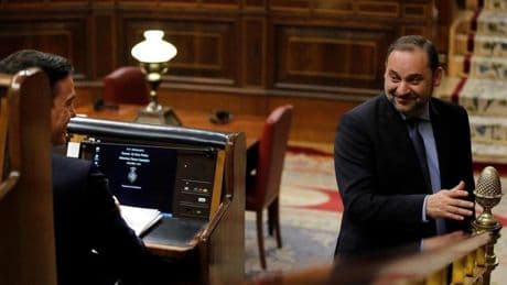 El Gobierno intenta convertir los mensajes con Ábalos en una campaña de acoso a Sánchez y minimiza su contenido