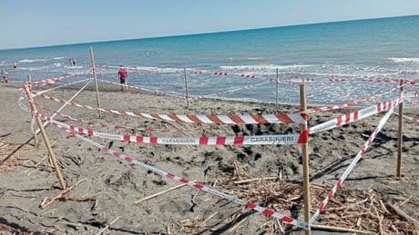 Riccardo Boni, sepolto vivo sulla spiaggia di Montalto di Castro in una buca scavata da lui. «Voleva fare felici i fratelli»