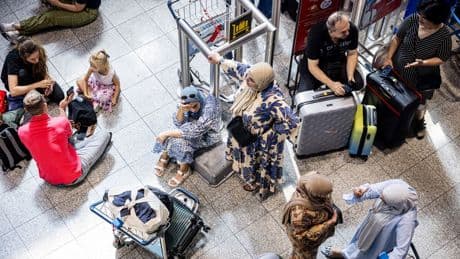 Vliegverkeer twee keer gestaakt op Eindhoven Airport, vluchten vertraagd