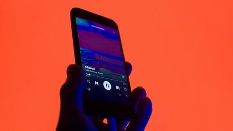 Spotify ya no es un reproductor de música. Es un "Netflix del audio" que quiere devorar tu día entero