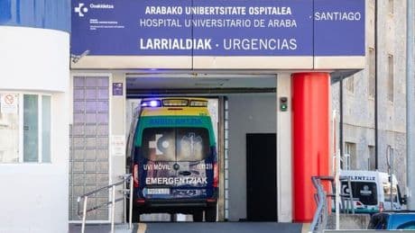 Ataca con un cuchillo a su compañero de piso en Vitoria en presencia de un menor