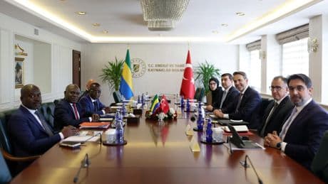 Ankara'da enerji diplomasisi: Bakan Bayraktar, Gabonlu mevkidaşlarıyla görüştü