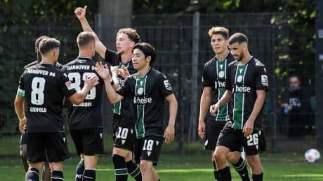 Rosige Aussichten bei Hannover - Dieser 96-Star hat ein Herz für Blumen