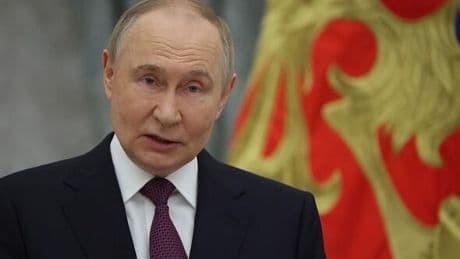Fresh humiliation for Putin as 'secret daughter' caught working at anti-war art gallery