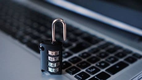 Phica.eu, individuato il presunto gestore del sito sessista: ecco chi è