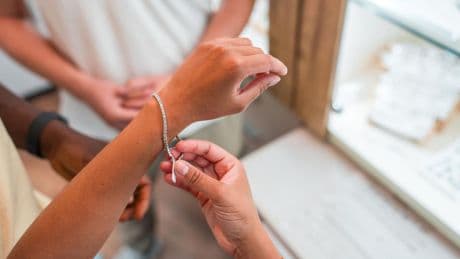 Angebote im Mai: Armband von Liebeskind um 54 % reduziert: Die Top-Deals am Montag