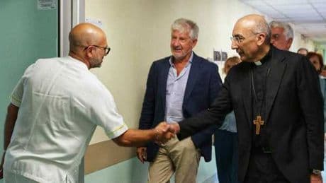 Il Cardinale Reina in visita al reparto psichiatrico di San Filippo Neri: presentato il bilancio delle attività