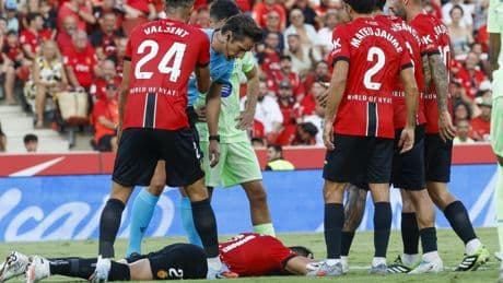 La primera polémica arbitral de La Liga abre el camino del Barça para empezar su defensa del título con una victoria