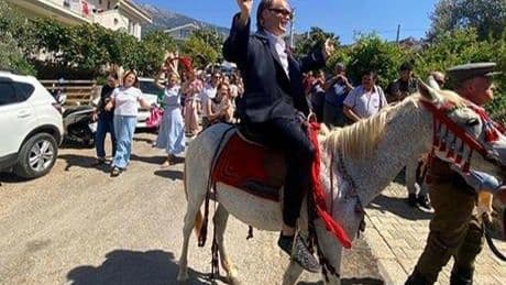 Alman damat, at üstünde gelin aldı! Fethiye’de renkli Türk düğünü