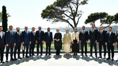 Emine Erdoğan TÜGVA Yönetim Kurulu ile bir araya geldi
