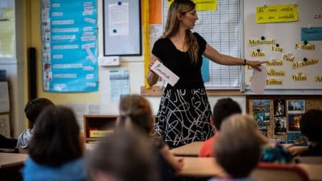 "J’ai des enfants qui ont vomi": la canicule s'invite dans des salles de classes surchauffées