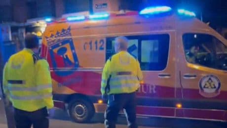 Tres jóvenes heridos tras una reyerta en Puente de Vallecas: uno de ellos está grave