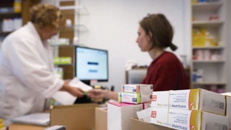 Des pharmaciens mis au ban pour avoir dispensé des médicaments à l’unité