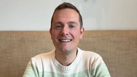 A former Big Tech hiring manager shares how to avoid the AI 'sameness epidemic' and stand out in your job application