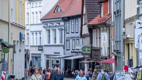 Tourismus: Übernachtungssteuer in Schwerin steigt auf sieben Prozent