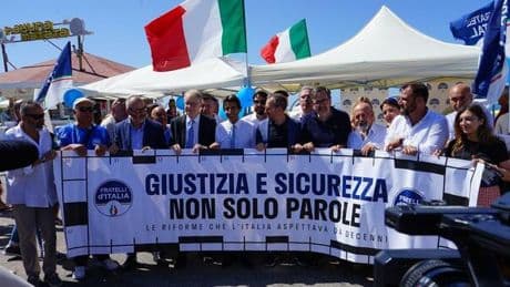La campagna ?balneare? dei partiti. FdI prepara la sfida per la Capitale