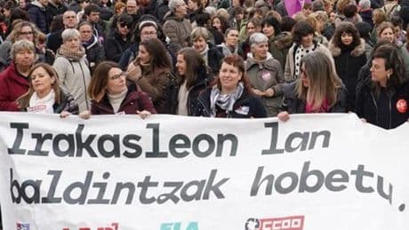 Los sindicatos desconvocan la huelga en la red pública tras acordar un nuevo convenio con Educación
