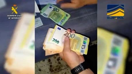 Las mafias que trafican con inmigrantes ven un filón en el alza de la ruta argelina