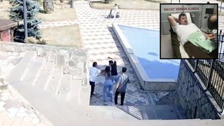 Parktaki çifti uyaran muhtar bıçaklandı: O anlar kamerada