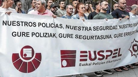 El Gobierno vasco alerta de «movimientos» que persiguen deslegitimar a la Ertzaintza