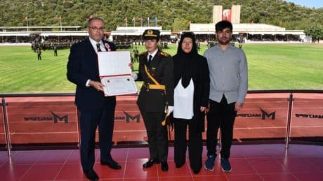 Erdoğan'dan şehit Ömer Halisdemir'in kızı için tebrik telefonu