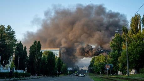 Ukraine-Krieg: Russischer Angriff auf Kiew tötet mindestens 14 Menschen