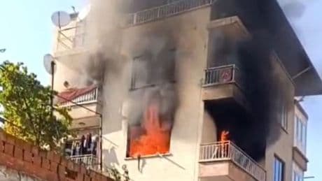 Aydın’da bir binada yangın çıktı: 2 kişi dumandan etkilendi