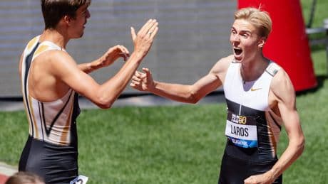 Niels Laros over sensationele winst op 1500m na ’Femke Bol-achtige inhaalrace’: ’Dit is supervet’