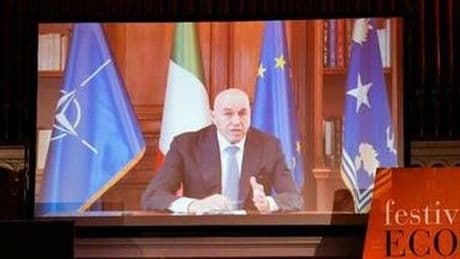 Crosetto: «Investire di più sulla difesa, la Nato ci chiederà il 3-3,5% del Pil»