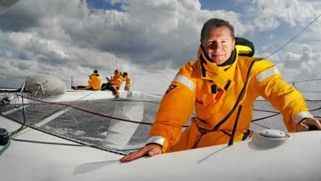 Le skippeur excentrique, le banquier suisse et le bateau volant