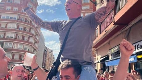 Los hinchas del United dan plantón a la Ertzaintza y van a San Mamés por su cuenta en armonía con los athleticzales