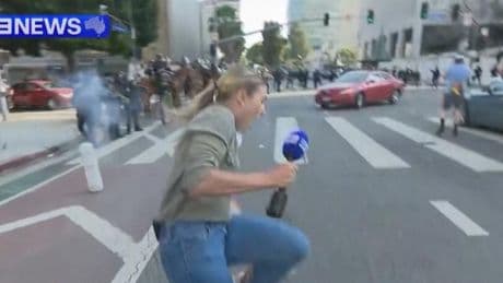 Journalistin bei Live-Schalte von Geschoss getroffen