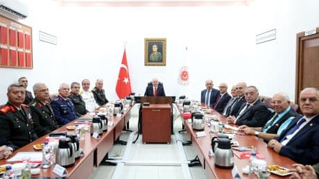 Bakan Güler, Kıbrıs Şehit ve Gazi Dernekleri’nin üyeleriyle bir araya geldi