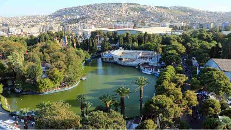 Cem Adrian’dan duygu dolu akşam: Kültürpark Açıkhava Tiyatrosu’nda konser