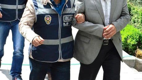 İstanbul merkezli FETÖ operasyonunda 10'u aktif emniyet personeli 13 şüpheli için tutuklama talebi