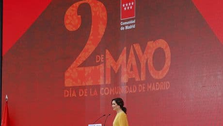 &quot;Siempre con el Ejército, en malos y buenos momentos&quot;: así fue el discurso de Ayuso tras la entrega de medallas