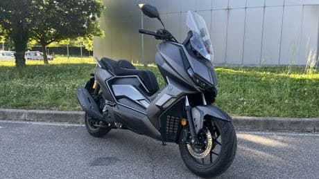Wottan Motor Gt2 300, la prova su strada dello scooter spagnolo che sfida Honda Sh350 e Piaggio Beverly