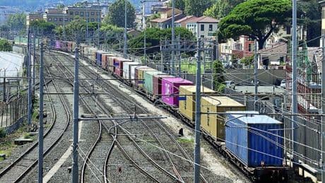 Stop estivo ai treni merci, l’allarme delle categorie: “Nei porti ora è rischio caos”