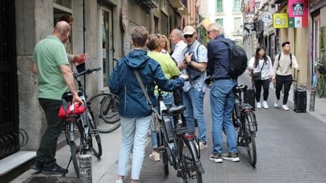 Los turistas eligen cada vez más la bicicleta para conocer las ciudades españolas: &quot;Así puedo ver muchas cosas en unas pocas horas&quot;