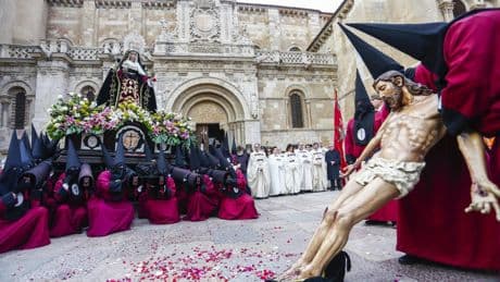 La Semana Santa desmonta la profecía de Bill Gates