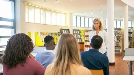 El taller literario: ¿clase magistral o cháchara de terapia colectiva?