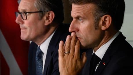 Starmer y Macron acuerdan poner en marcha un programa piloto de retornos: "Inmigrante que entra por el que sale"