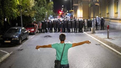 Harde confrontaties in Servië: demonstranten en president Vucic liggen op ramkoers