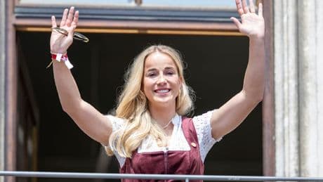Platz 1 in Bestseller-Liste - Giulia Gwinn stürmt die Buch-Charts!