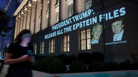 Pris dans le piège Epstein, Donald Trump contre-attaque