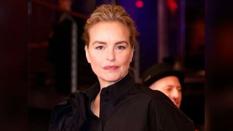 Interview mit Nina Hoss zu "Zikaden": "Der Punkt des Sterbens ist ein guter"