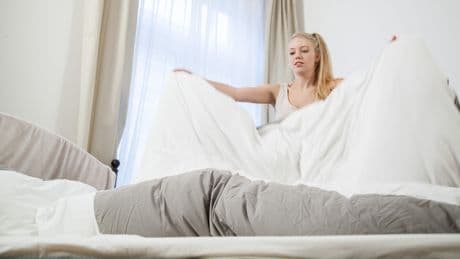 Am Morgen: Darum sollten Sie nicht direkt nach dem Aufstehen das Bett machen