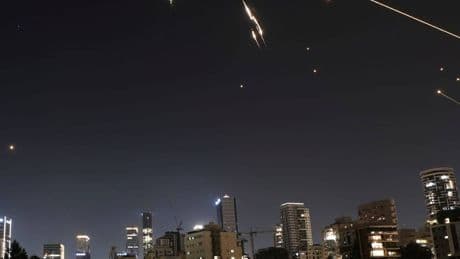 Newsblog zur Lage in Nahost: Iran überzieht Israel mit massiven Raketenangriffen