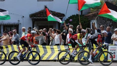 Neues Vuelta-Chaos – Propalästinensische Demonstranten stoppen Fahrer diesmal am Berg